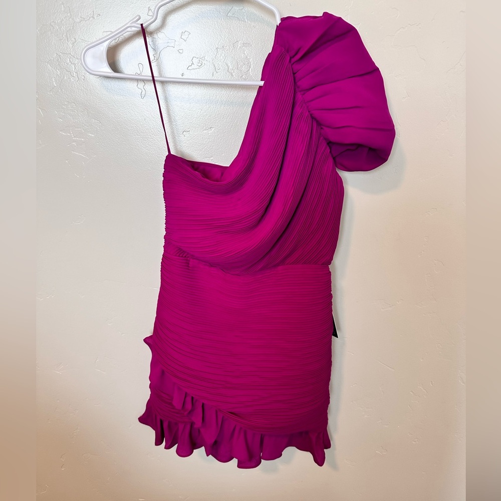 Express NWT one sleeve short purple dress